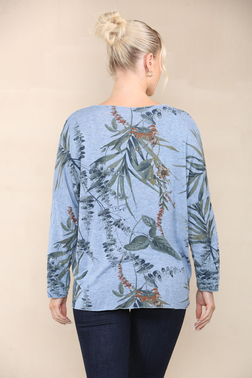 FIJNGEBREIDE TOP MET BOSPRINT DENIM