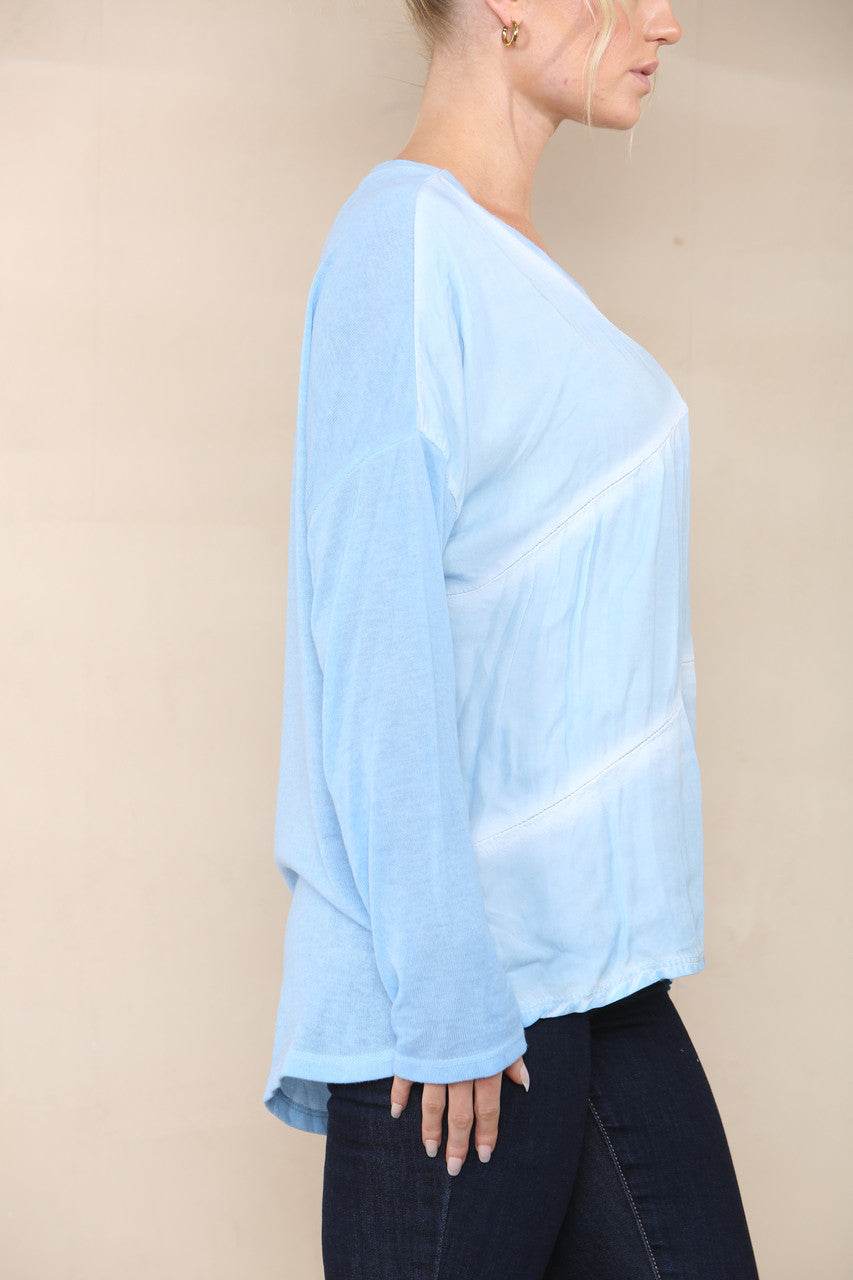 TIE DYE FINE KNIT SILKY TOP LIGHT BLUE