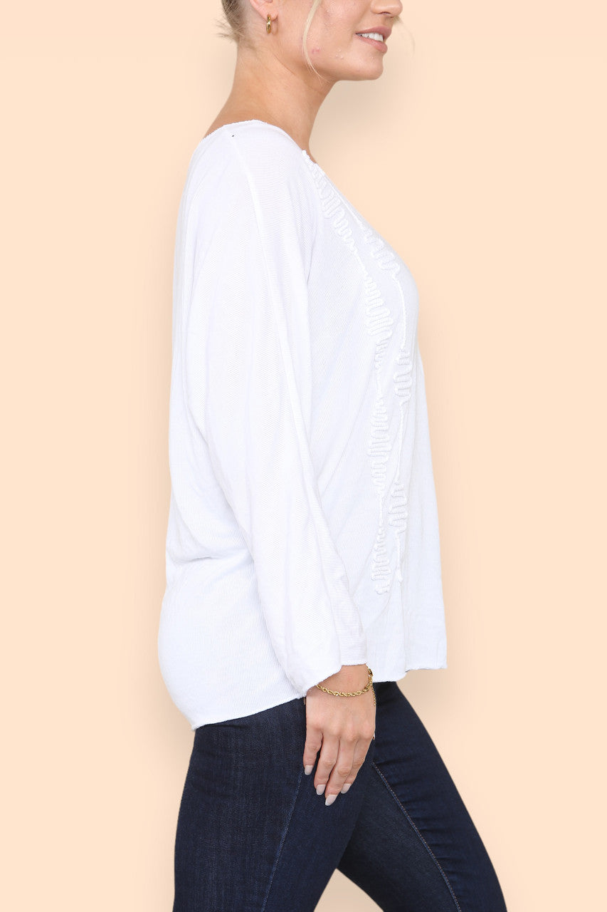 SQUIGGLE EMBROIDERY FINE KNIT TOP WHITE
