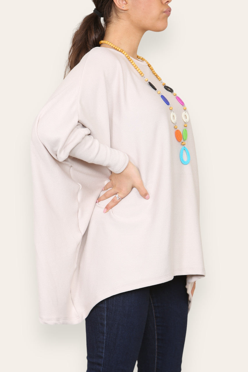 PLAIN FINE KNIT TOP WITH CHUNKY NECKLACE STONE