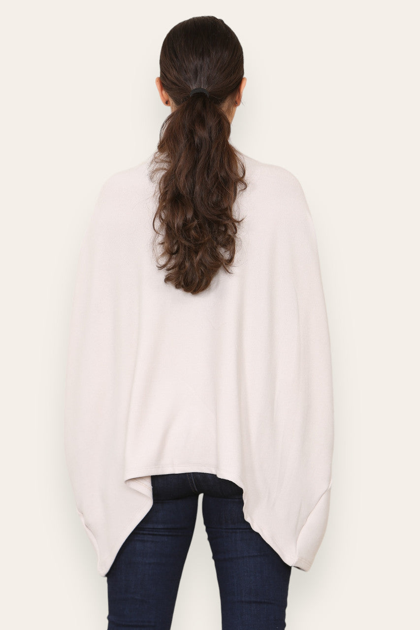 PLAIN FINE KNIT TOP WITH CHUNKY NECKLACE STONE