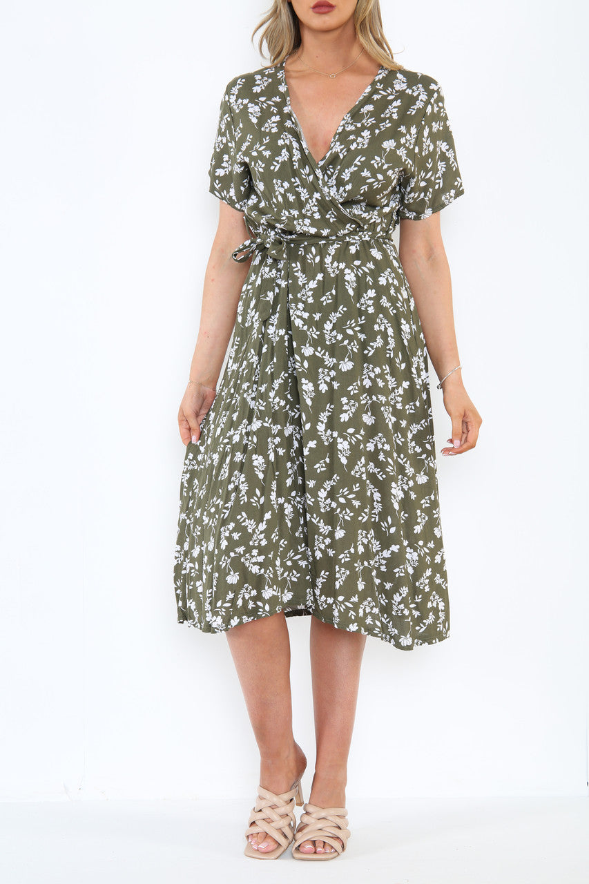 Damesjurk met elastische taille, overslag en bloemenprint silhouet, kaki