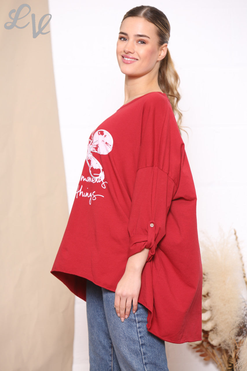 Dames Rode Top met Bloemenprint en Tekst 'Collect Moments Not Things'