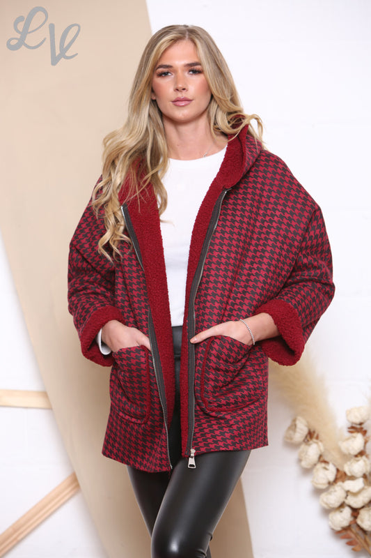Dames Hoodiejack met Hondstanddessin Rood Prijs per stuk WAS €16,99 NU €9,99