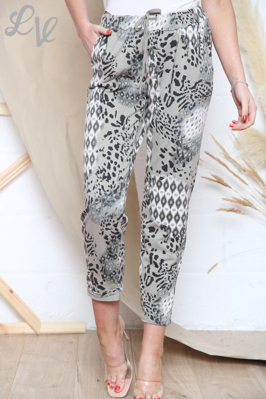 Dames joggingbroek met mixprint steen stukprijs WAS €10,99 NU €5,99