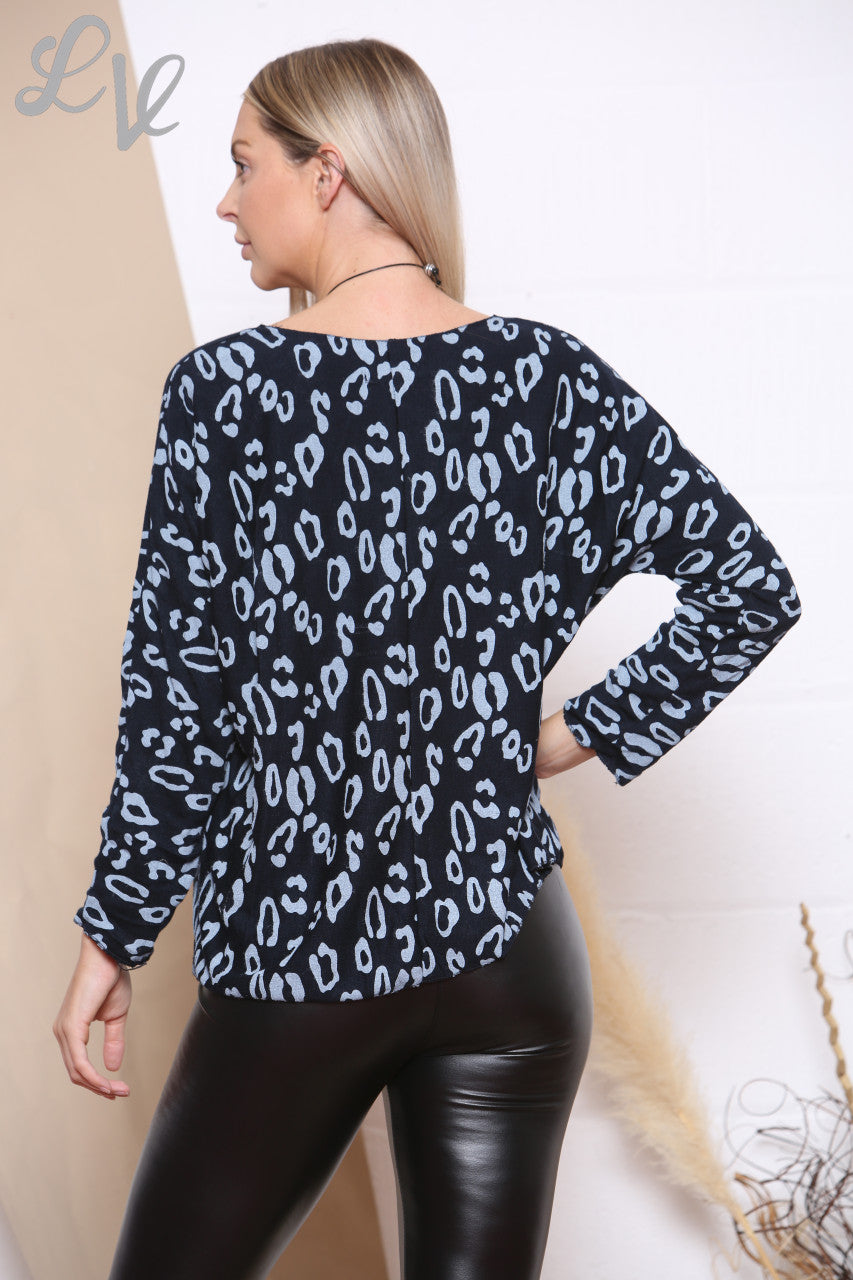 Dames top met dierenprint, fijn gebreid, marineblauw, stukprijs WAS € 14,99 NU € 7,99