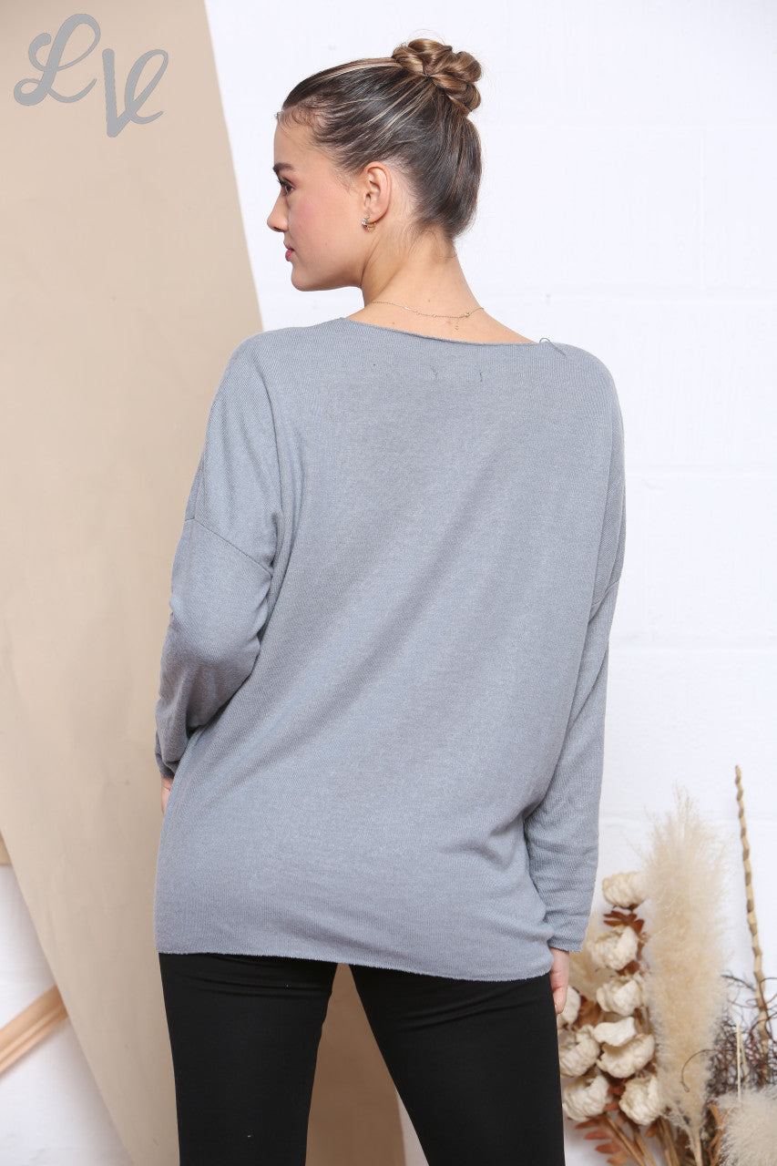 Dames gebreide trui met folieprint "Love" grijs, per stuk € 7,99