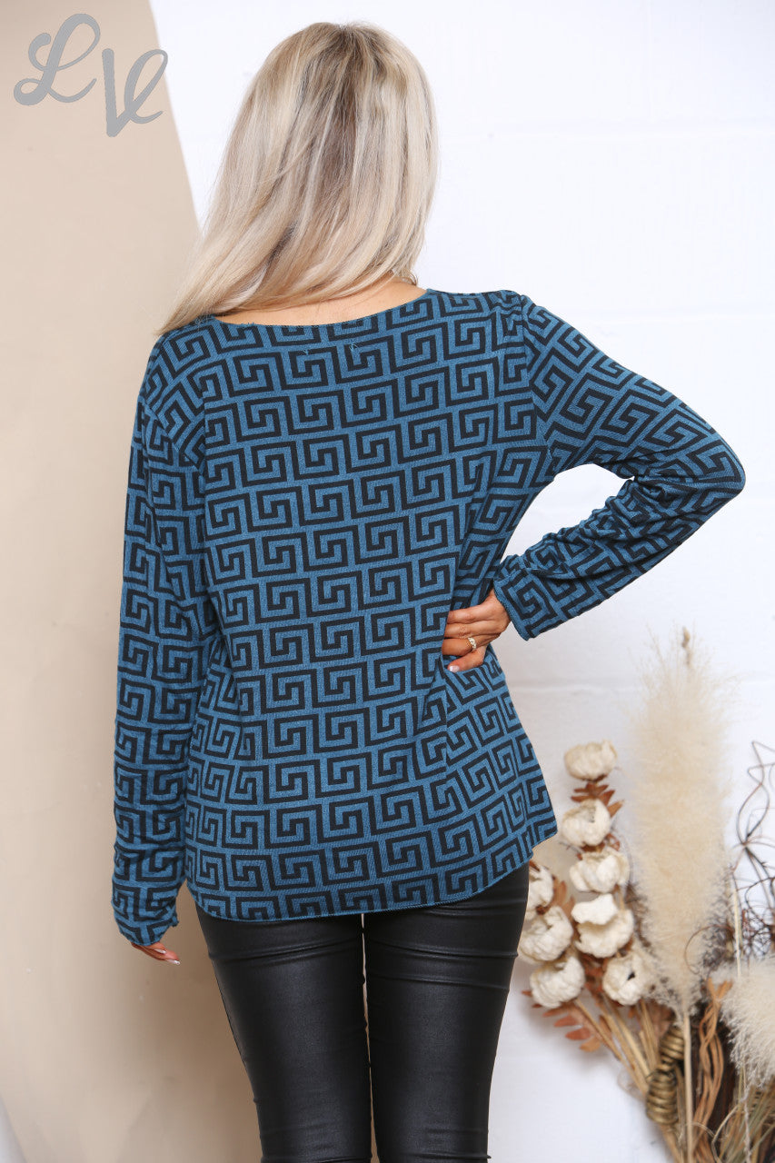 Dames top met geometrische print en lange mouwen, groenblauwe kleur, prijs per stuk €7,99