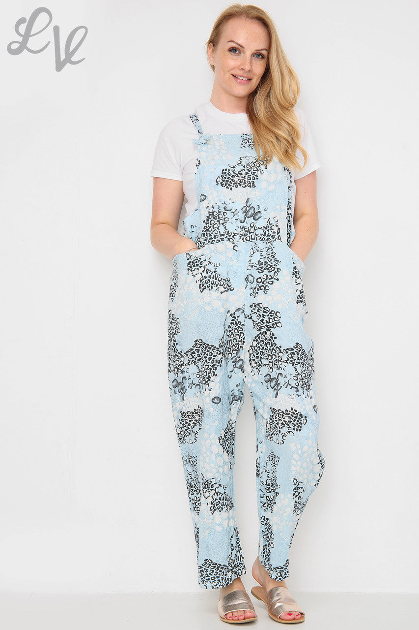 Dames tuinbroek van linnen met dierenprint, lichtblauw, per stuk €14,99