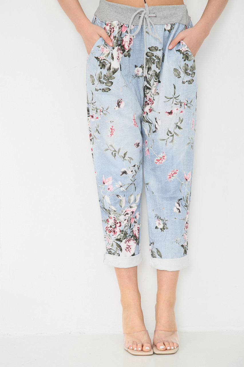 JOGGINGBROEK MET BLOEMENPRINT - LICHTBLAUW