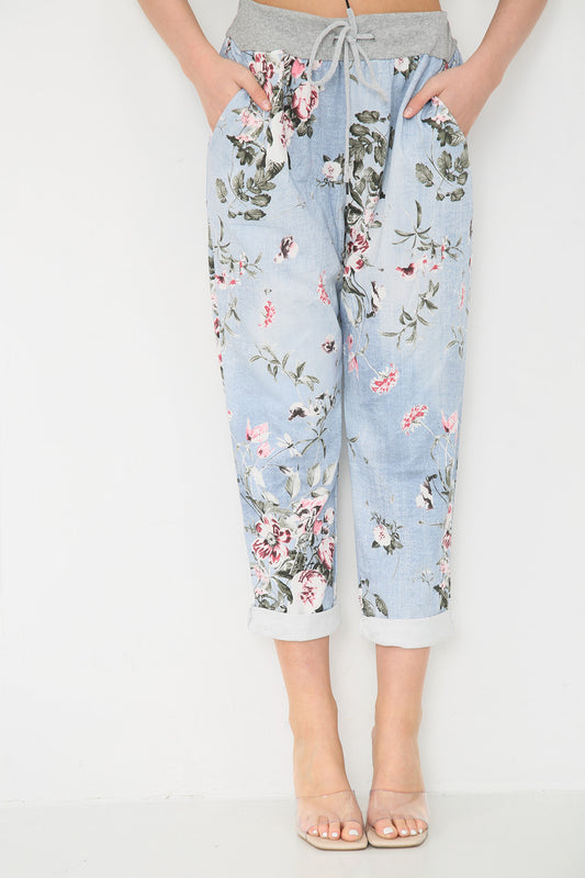 JOGGINGBROEK MET BLOEMENPRINT - LICHTBLAUW