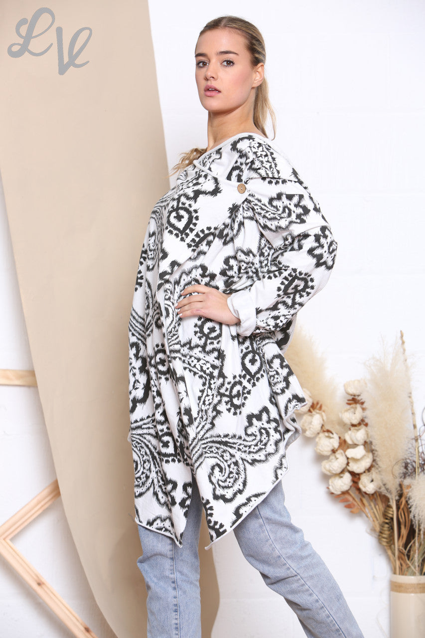 Dames jasje met paisleymotief, overslag en knoopsluiting wit
