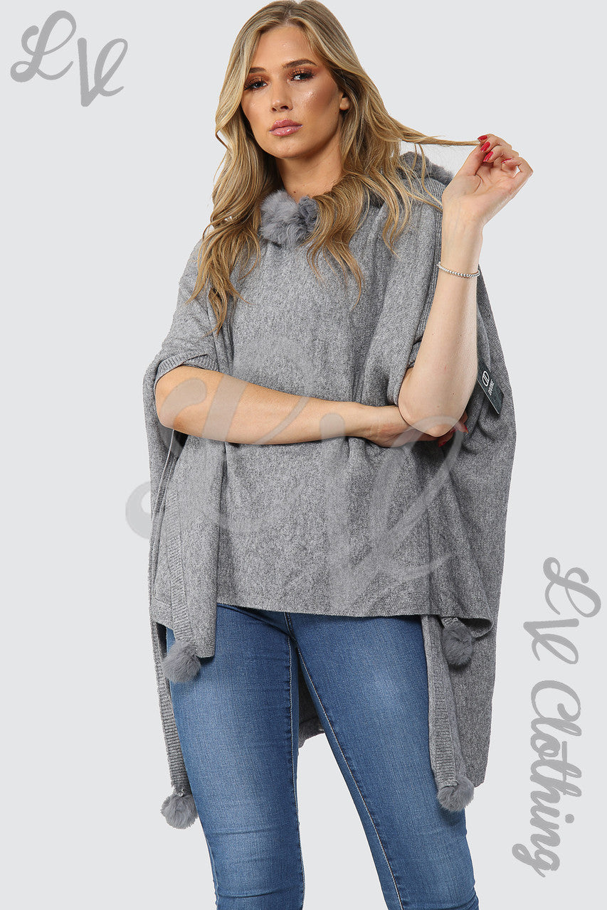 Dames Poncho met Bontkraag en Pompons Grijs – Prijs per stuk €10,99