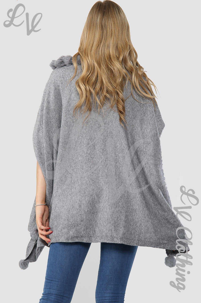 Dames Poncho met Bontkraag en Pompons Grijs – Prijs per stuk €10,99