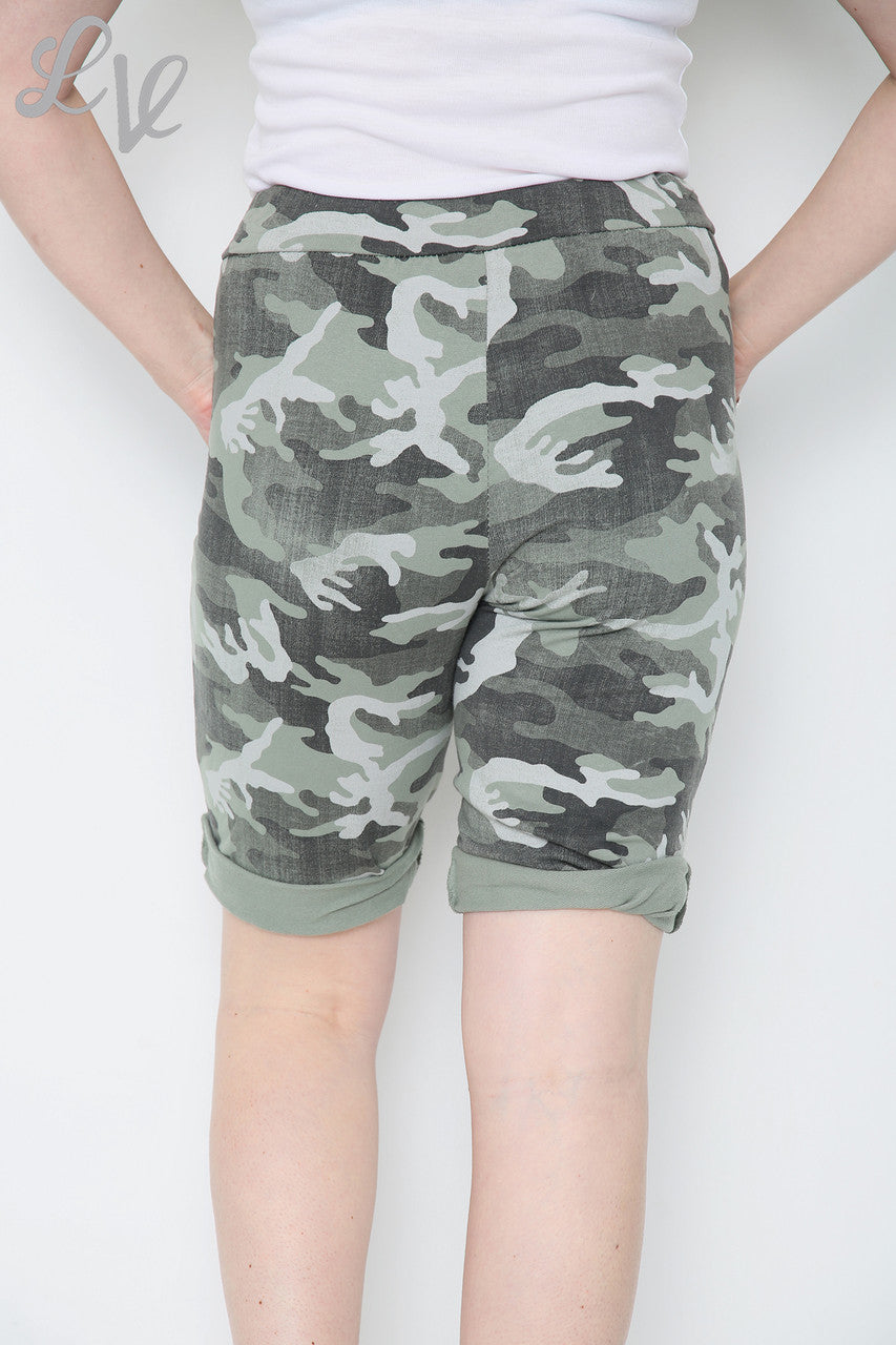 Dames Plus Size Camouflage Print Shorts Kaki - Prijs per eenheid € 6,99