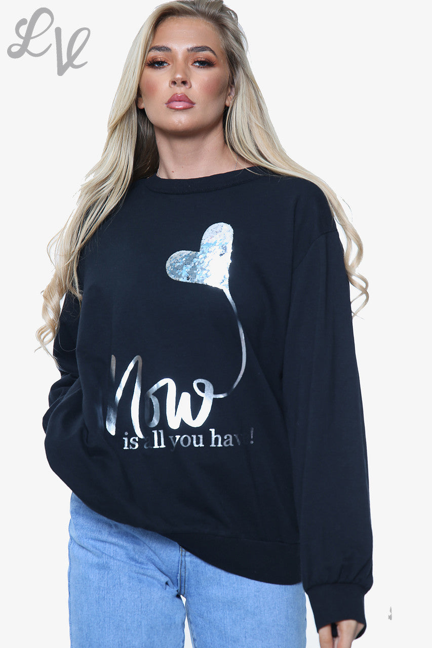 Dames Top met Folieprint 'Now Is All You Have' Zwart Prijs WAS € 14,99 NU € 7,49