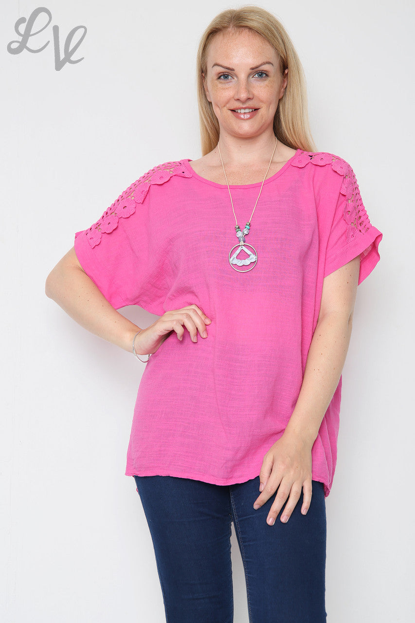 Kopie van Kopie van UITGESNEDEN SCHOUDERDETAIL MET KETTING CERISE
