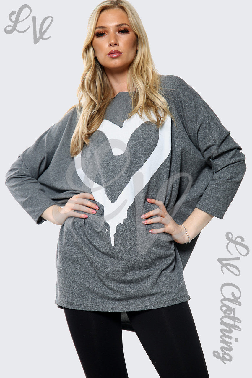 Dames "Heart Print NY" Slogan Top met Opdruk op de Rug Antraciet Prijs per eenheid €15,99