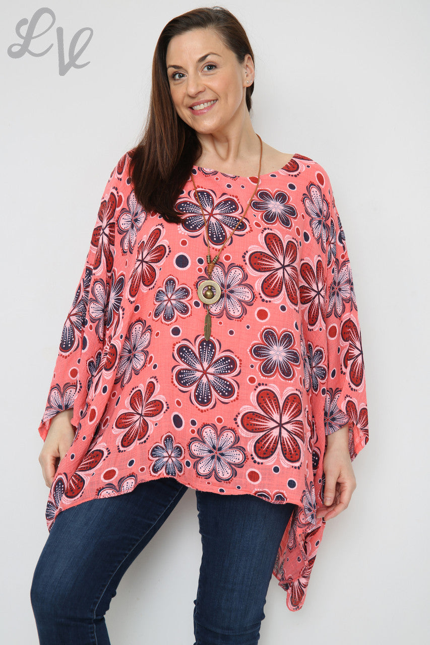 Dames top met vleermuismouwen en bloemenprint koraal