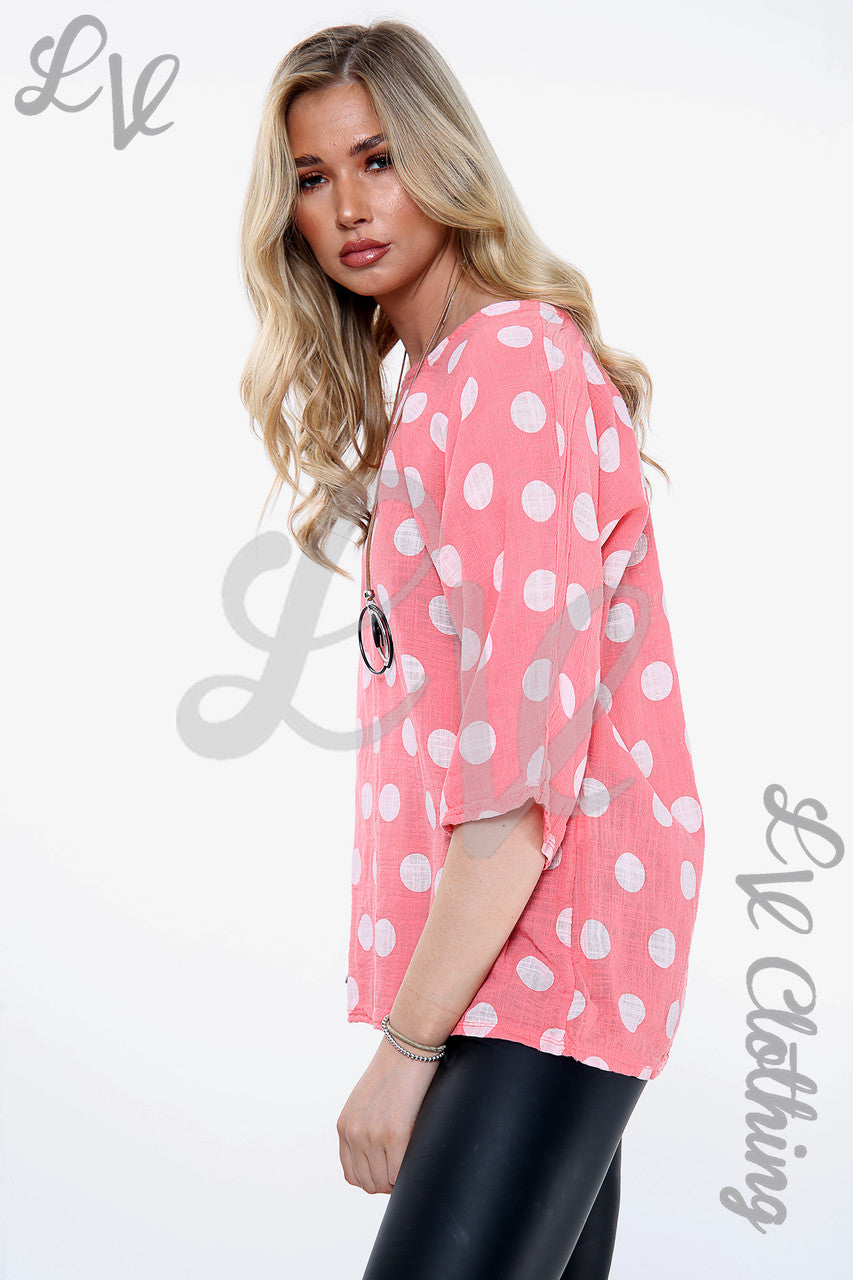 Dames top met stippen koraal - Prijs per stuk €9,99