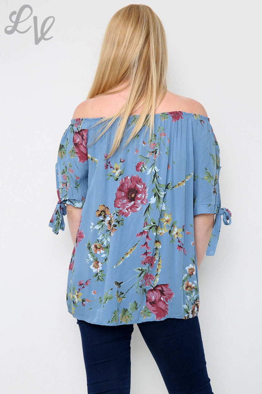 Dames top met bloemenprint in gipsy stijl van denim. Prijs per stuk € 9,99
