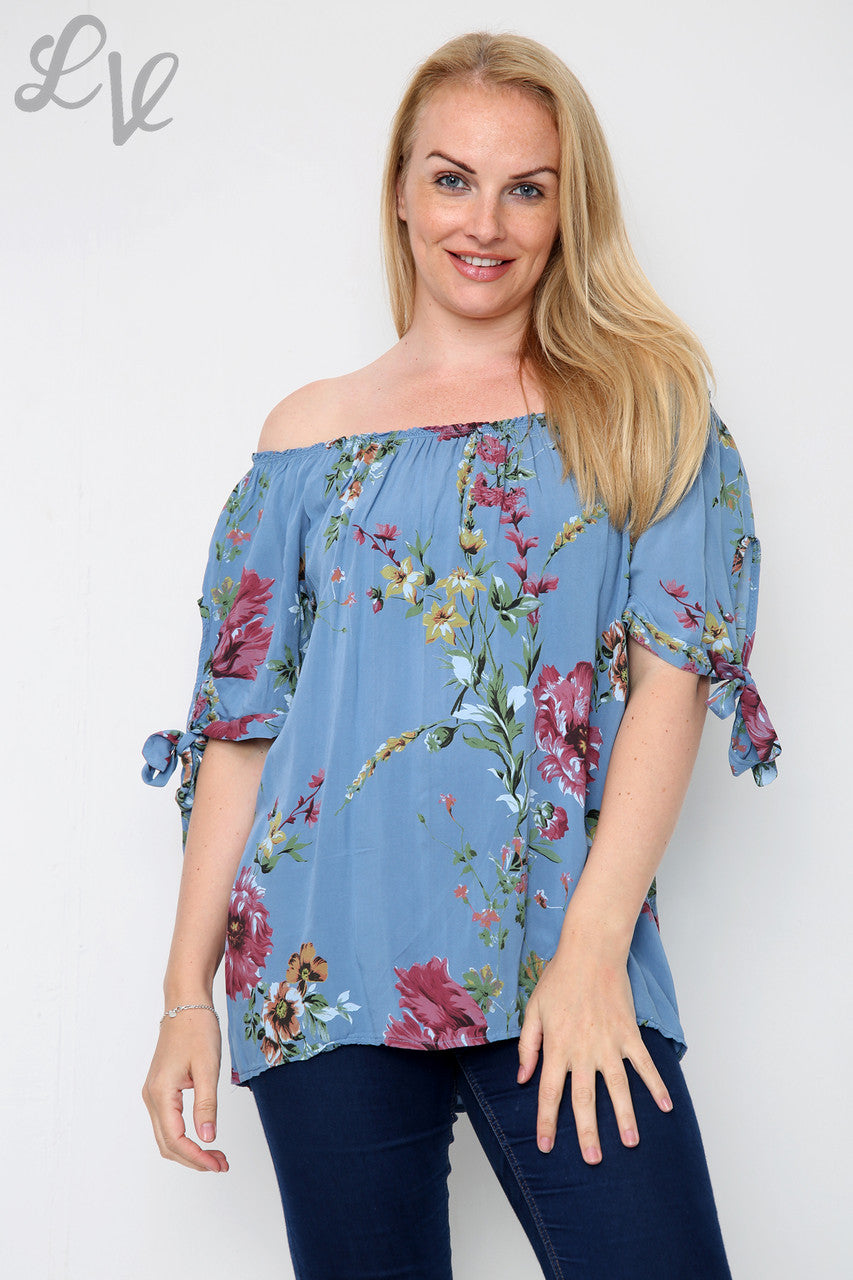 Dames top met bloemenprint in gipsy stijl van denim. Prijs per stuk € 9,99