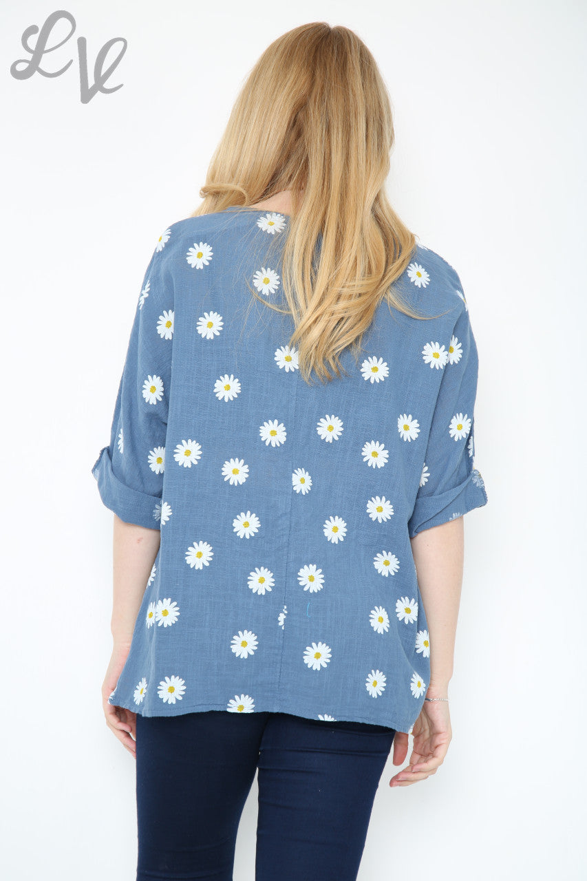 Dames top met ditsy madeliefjesprint en ketting van denim. Prijs per stuk £ 8,99