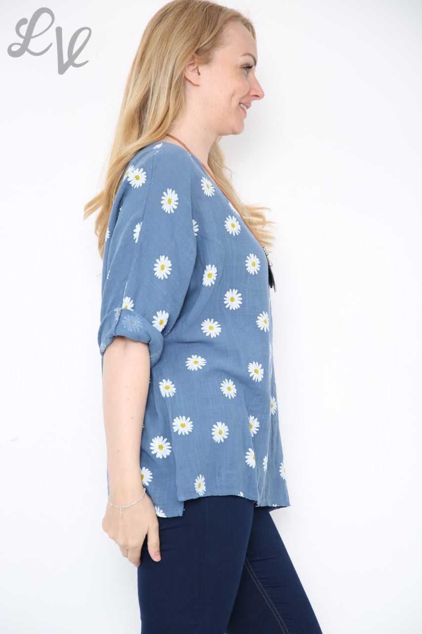 Dames top met ditsy madeliefjesprint en ketting van denim. Prijs per stuk £ 8,99