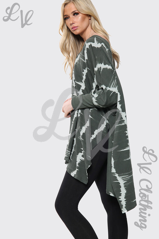 Oversize long-sleeve tie-dye top, dark green with white brush pattern, side split hem