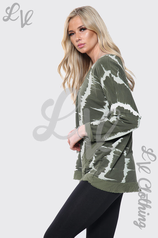 Oversized v-neck tie-dye top with long sleeves, khaki and cream pattern