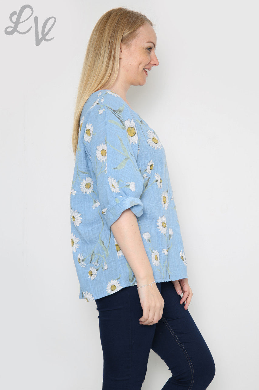 TOP MET MADELIEFJESPRINT LICHTBLAUW