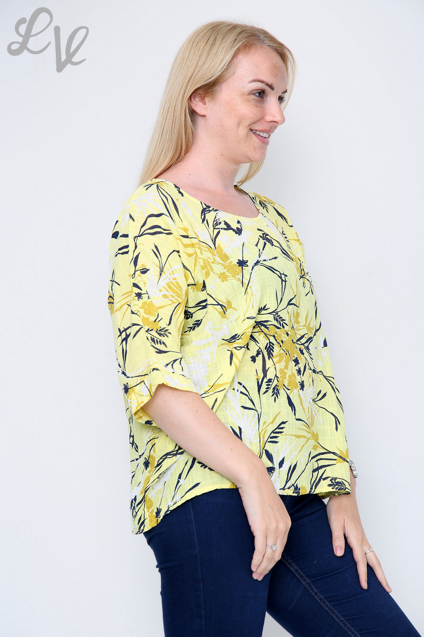 Dames top met bladprint geel Stukprijs €7,99