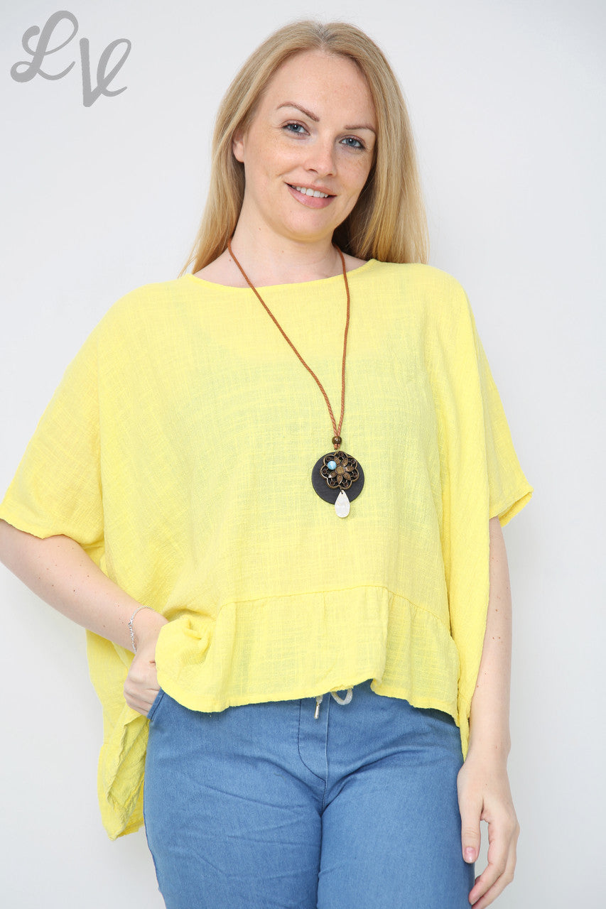 Dames top met ruches en ketting Mosterdstukprijs € 8,99