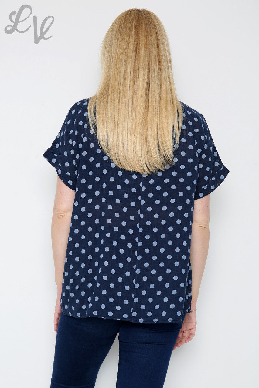 Dames top met polkadotprint marine € 7,99 per stuk