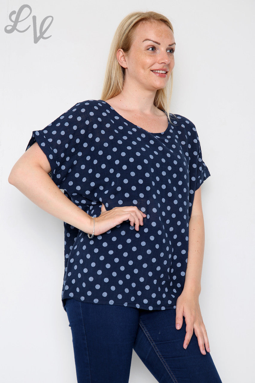 Dames top met polkadotprint marine € 7,99 per stuk