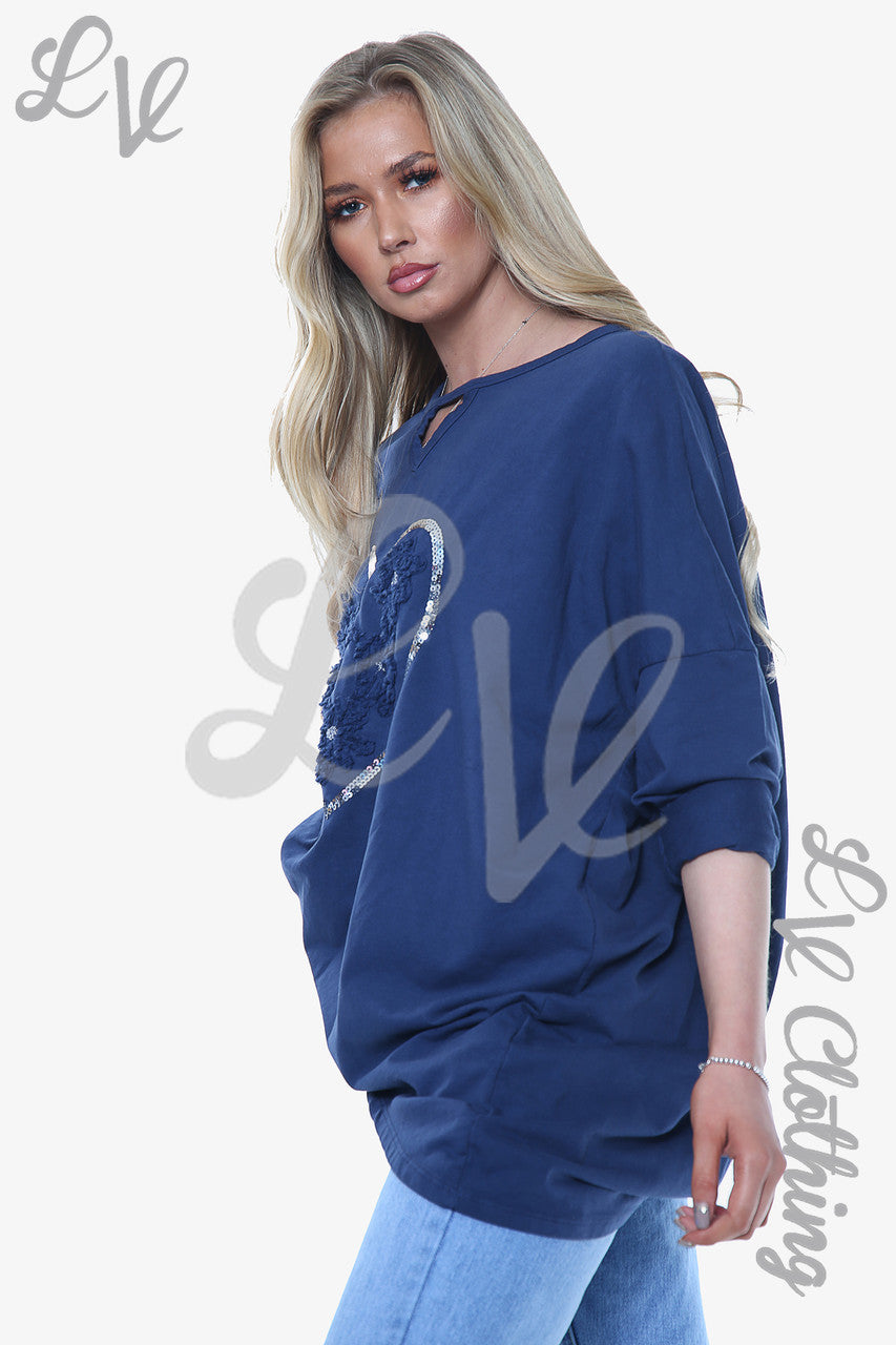 Dames Sweatshirt Top Navy met Appliqué Ruches en Foliehart Prijs per stuk €15,99