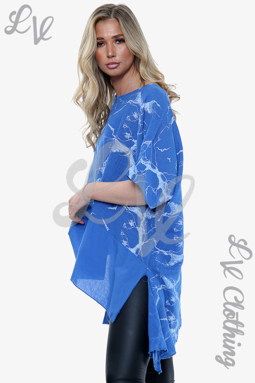 Dames top met marmerlookprint Koningsblauw Stukprijs € 10,99