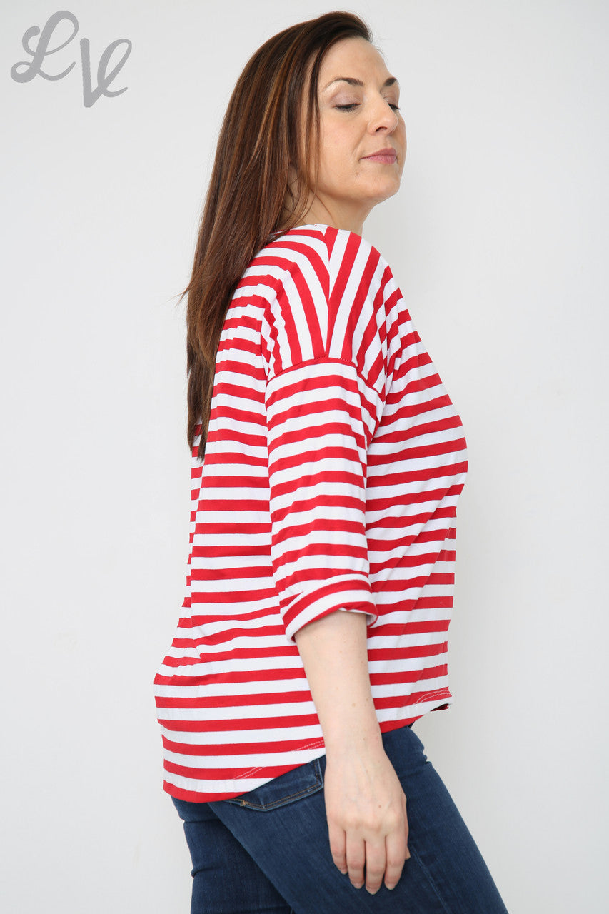Dames gestreepte top met oprolmouwen rood Prijs per stuk € 8,99