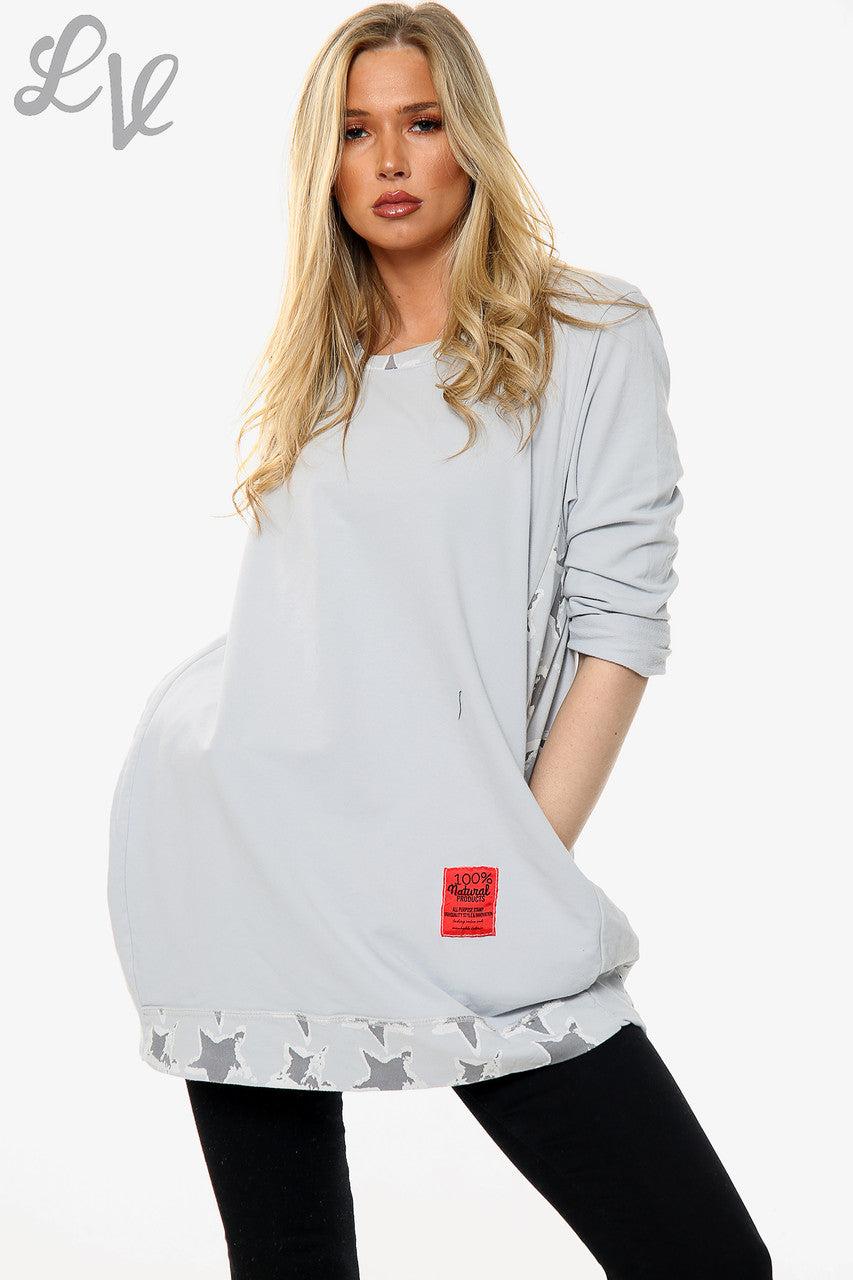 Dames top met sterrenprint, hals- en zoomlijn, zilverstukprijs €15,99