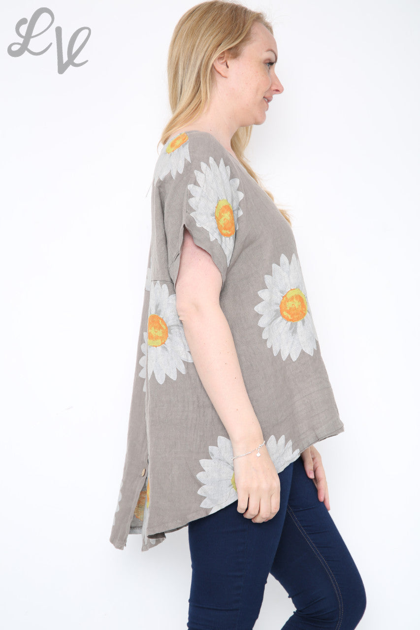 Dames Top met Madeliefjesknopen op de Rug Taupe Stukprijs € 10,99
