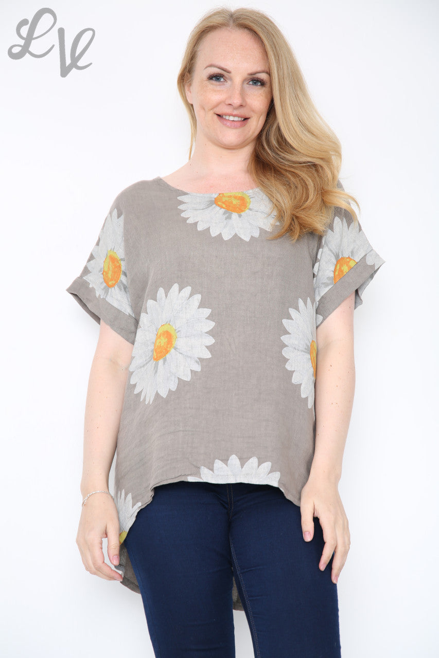Dames Top met Madeliefjesknopen op de Rug Taupe Stukprijs € 10,99
