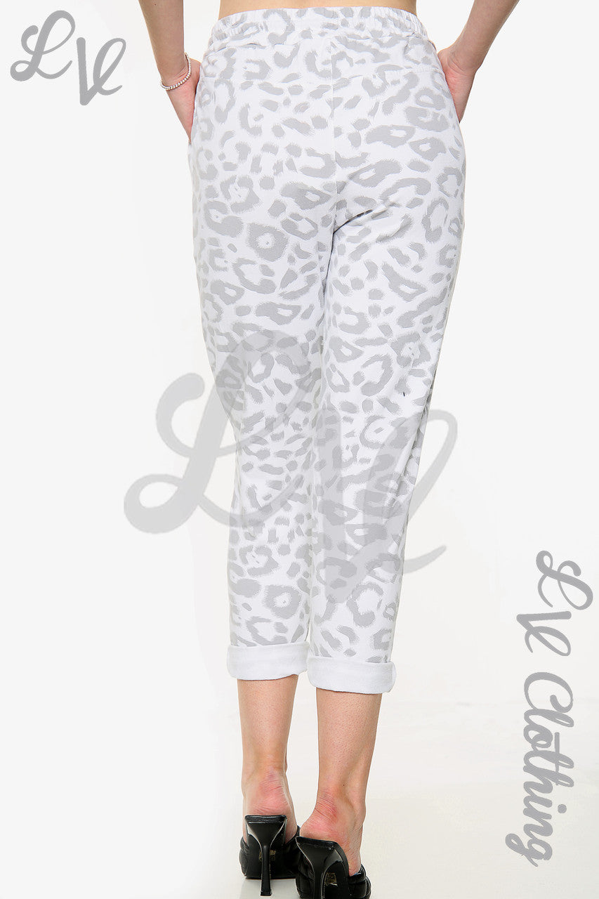 Dames joggingbroek met luipaardprint wit Stukprijs €13,99