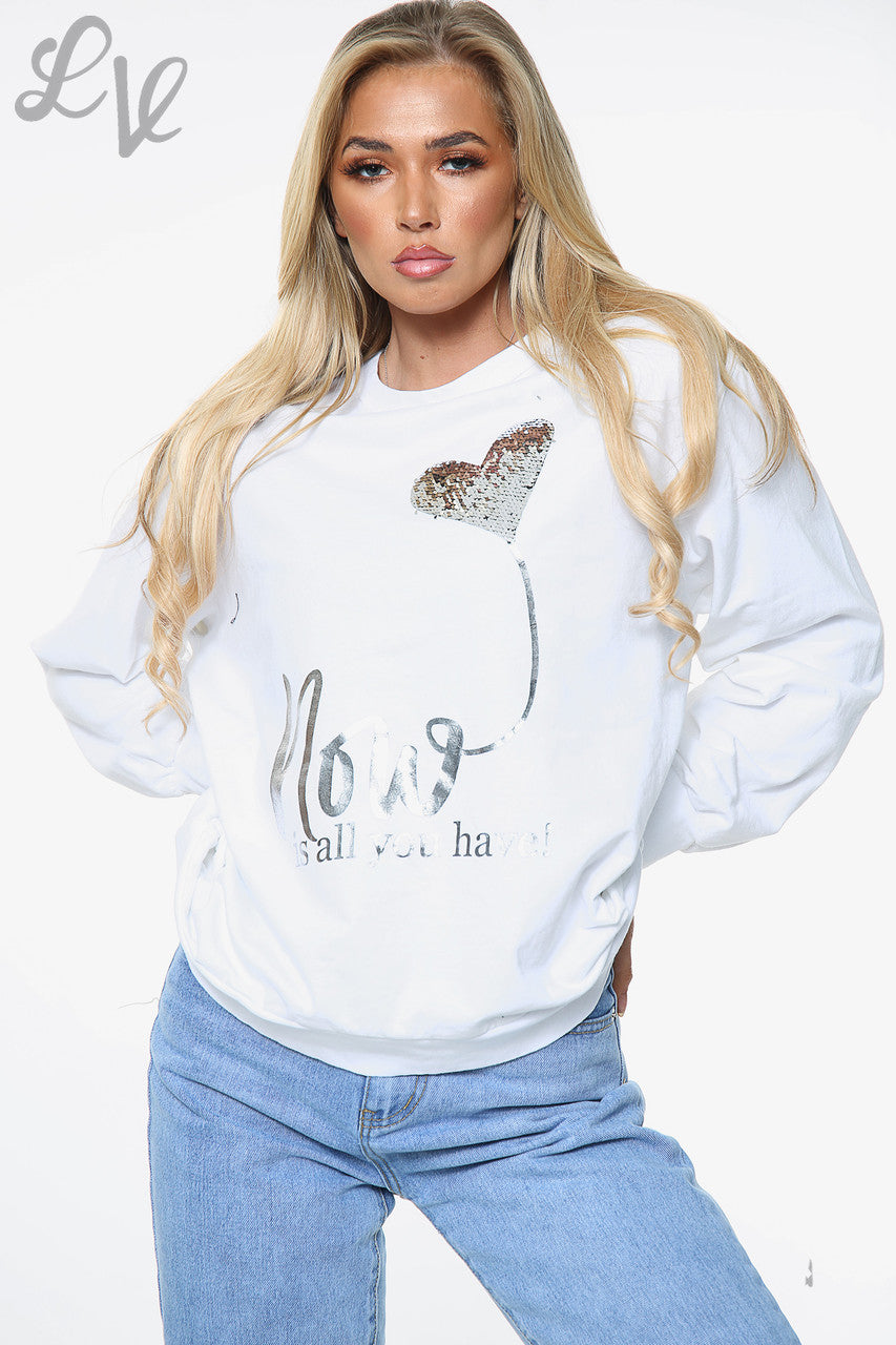 Dames Top Met 'Now Is All You Have' Folieprint Wit Prijs WAS €14,99 NU €7,49
