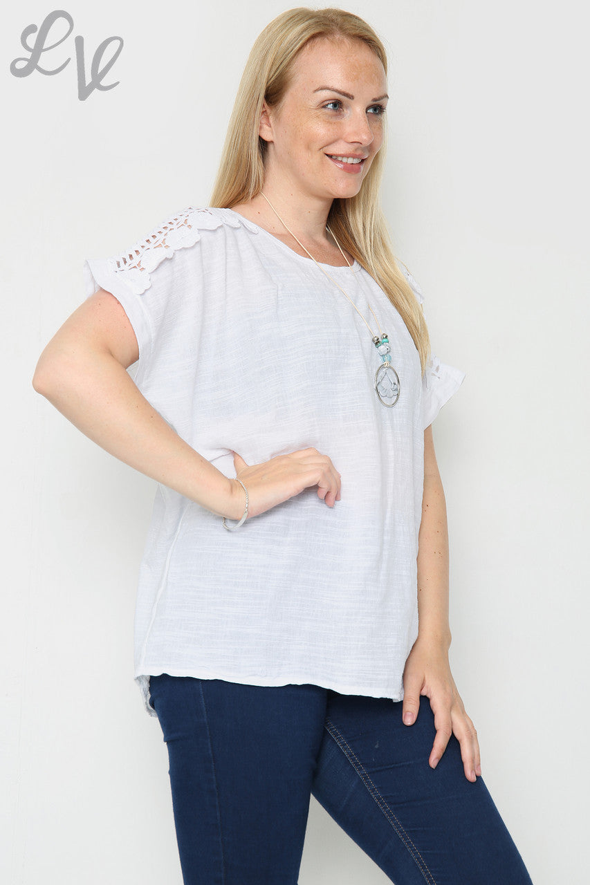 Kopie van Kopie van TOP MET UITGESNEDEN SCHOUDERDETAILS EN KETTING WIT