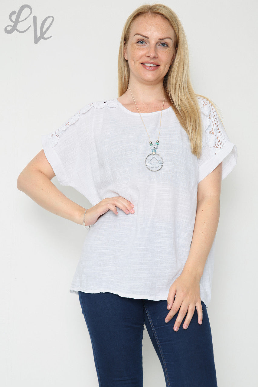 Kopie van Kopie van TOP MET UITGESNEDEN SCHOUDERDETAILS EN KETTING WIT