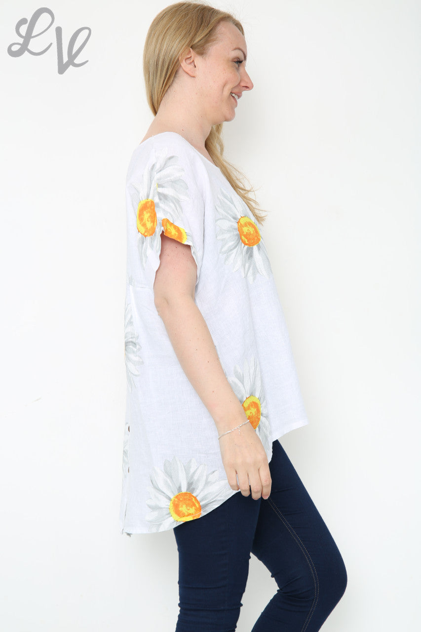 Dames Top Met Madeliefjes Knopen Op De Rug Wit Prijs Per Stuk €10,99