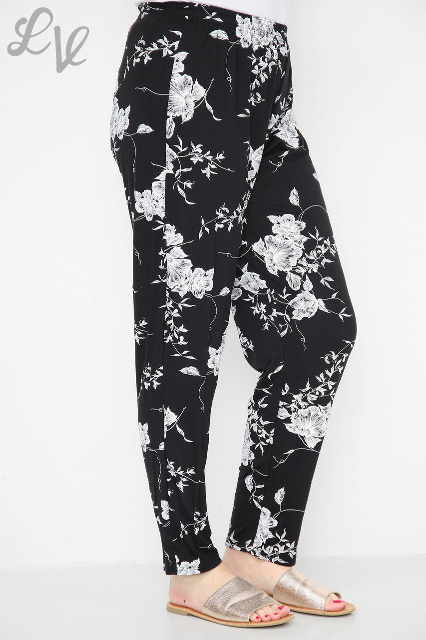 Damesbroek met bloemen en bladprint Zwart