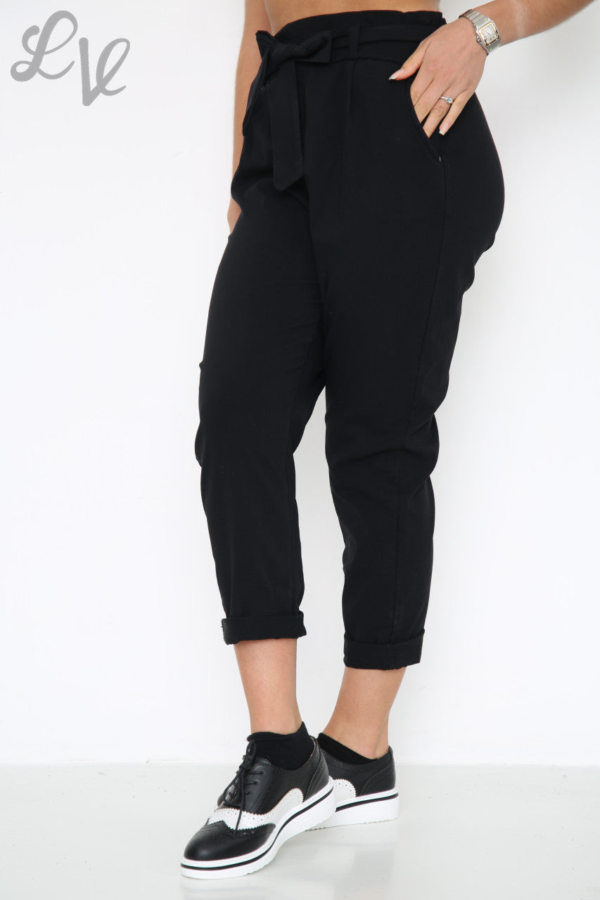 Damesbroek in 'Magic Paper Bag'-stijl zwart. Prijs WAS € 12,99 NU € 6,99