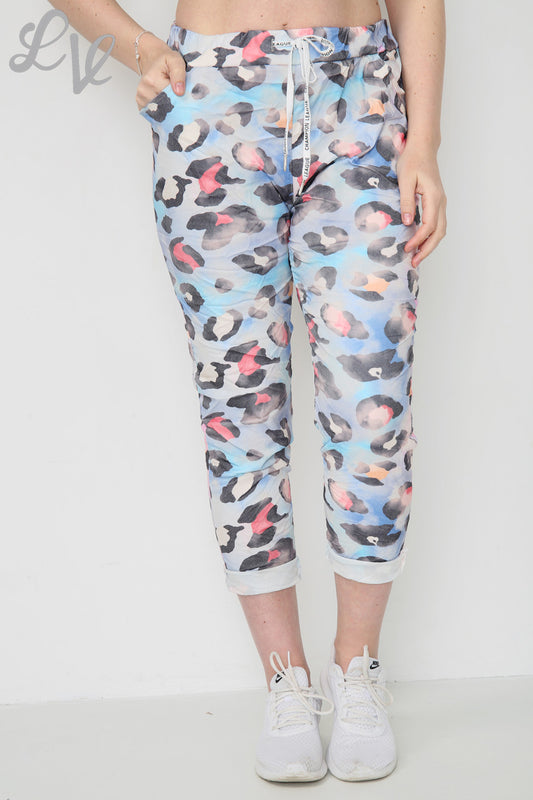 Dames kleurrijke magische broek met luipaardprint spijkerstof per stuk €8,99