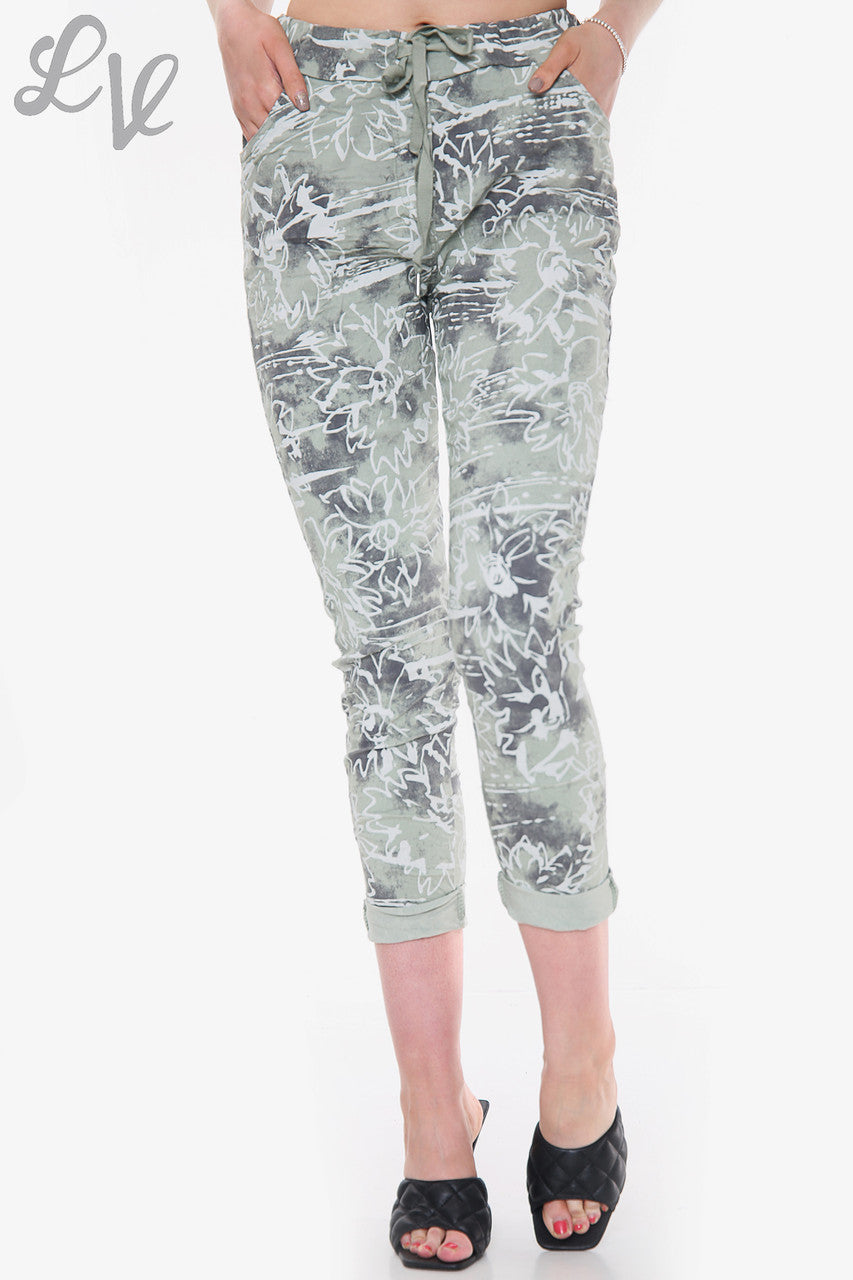 Dames bloemenprint Scribble Magic Trousers Khaki Stukprijs € 14,99